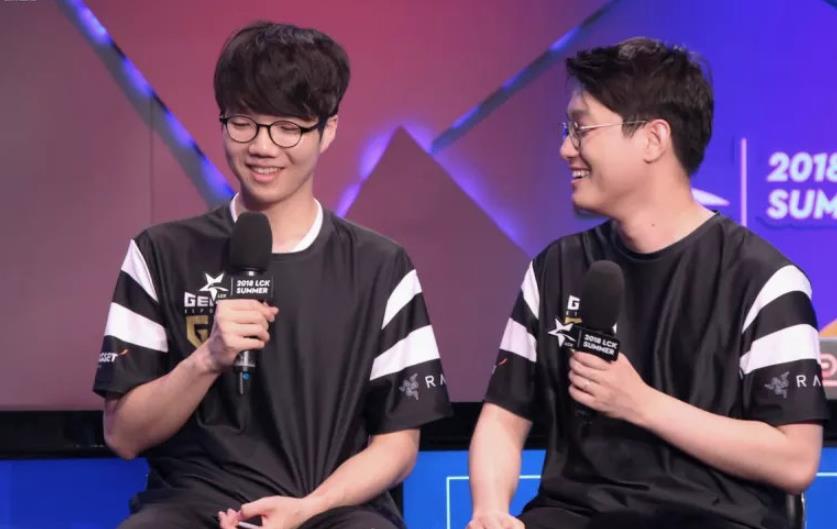 他依然会身 他依然会身